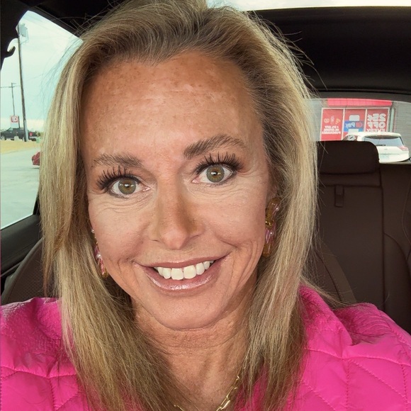 Meet your Posher, Stephanie - Picture 1 of 1